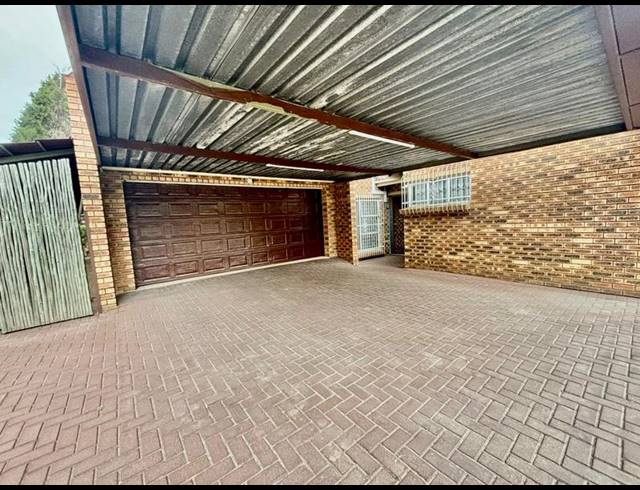 3 BEDROOM HOUSE FOR SALE IN VANDERBIJLPARK SE 3